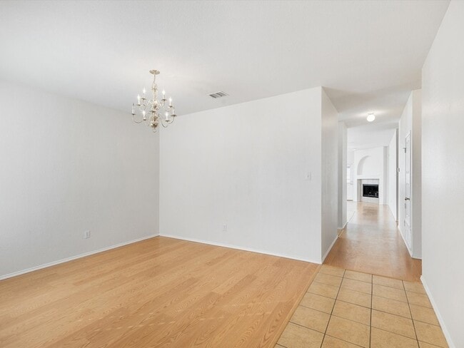 Building Photo - 548 Linacre Dr