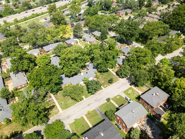 Building Photo - 725 Berick Dr
