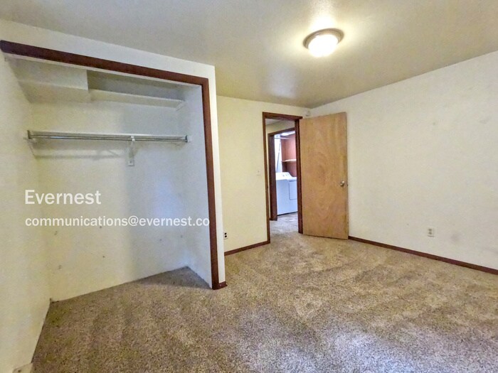 Building Photo - 712 Frontier Ct