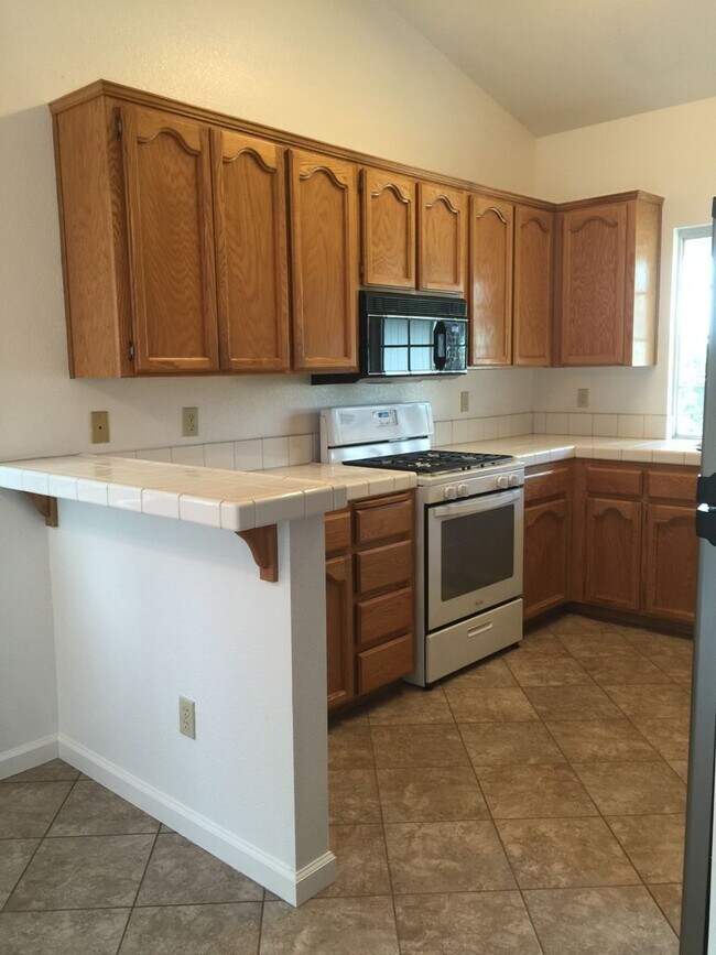 Building Photo - 3 Bedroom Home