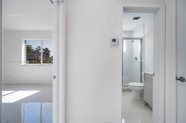 Building Photo - 1070 NE 80th St