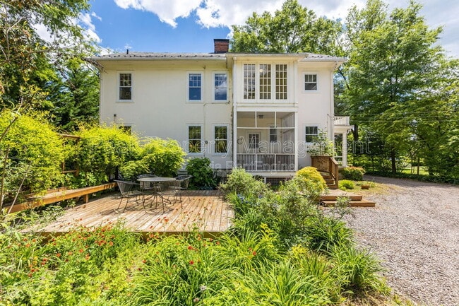 Building Photo - 1404 Wilmington Ave W