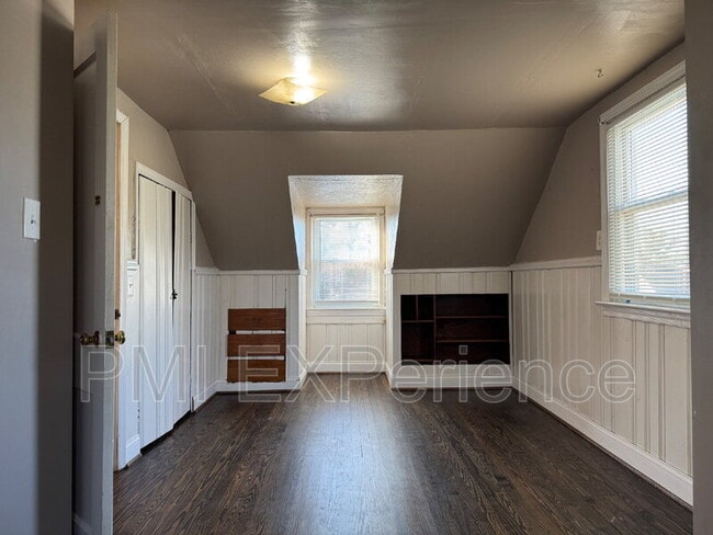 Building Photo - 2204 Ramblewood Dr