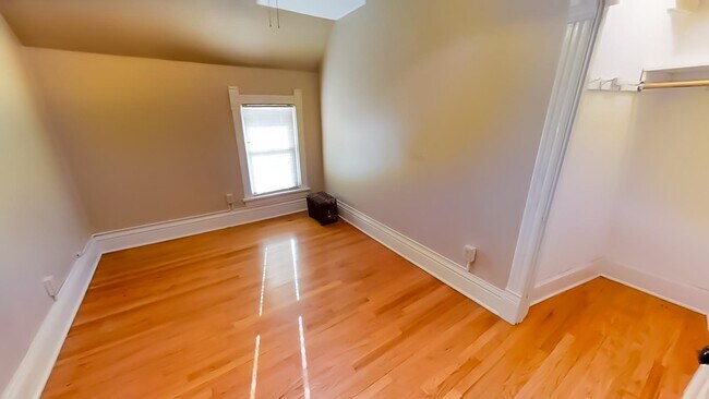 Building Photo - 2416 Atwood Ave
