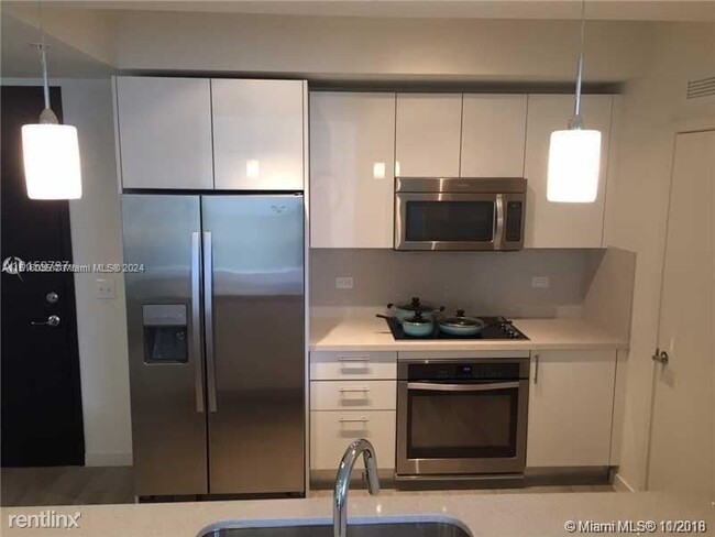 Building Photo - 1 br, 1 bath Condo - 999 SW 1st Ave Apt 2115