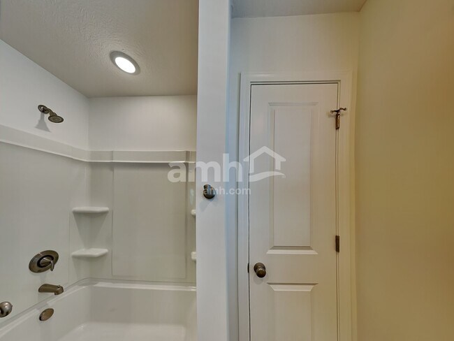 Building Photo - 1078 Castor Dr