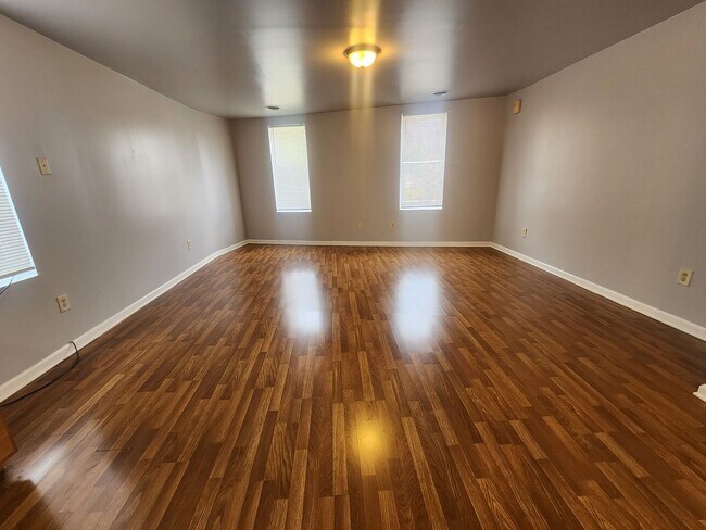 Building Photo - 1346 N 27th St