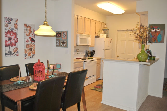 Dining Area - Cypress Lake Apartments