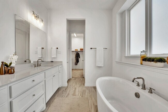 Building Photo - 8216 Bethpage Dr