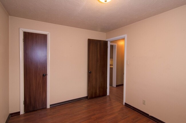 Building Photo - South Hill cute 2 Bed 1 Bath rancher with ...