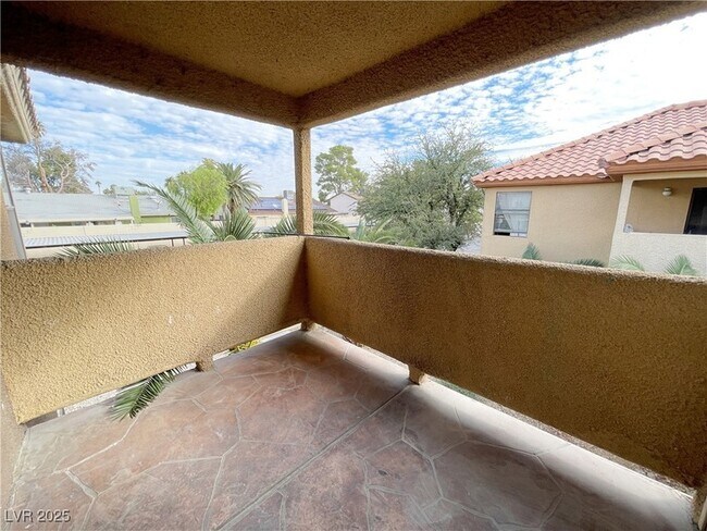 Building Photo - 3135 S Mojave Rd