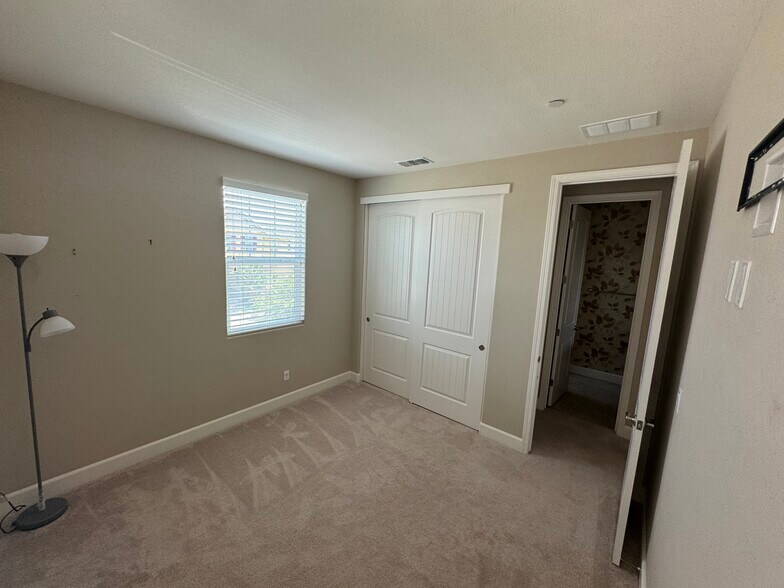 Building Photo - 4319 Echo Lake Way