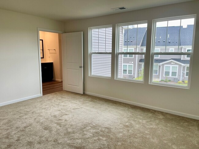 Building Photo - 721 Dropseed Ln