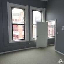Building Photo - 317 S Clinton St
