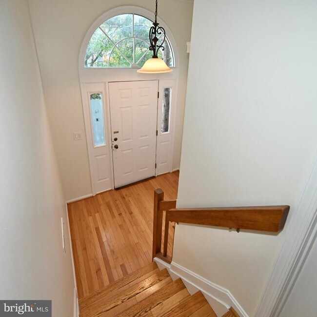 Building Photo - 1561 Templeton Pl