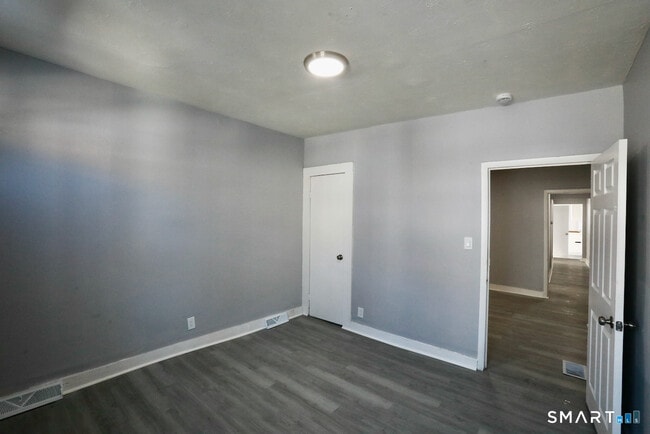 Building Photo - 156 Poplar St