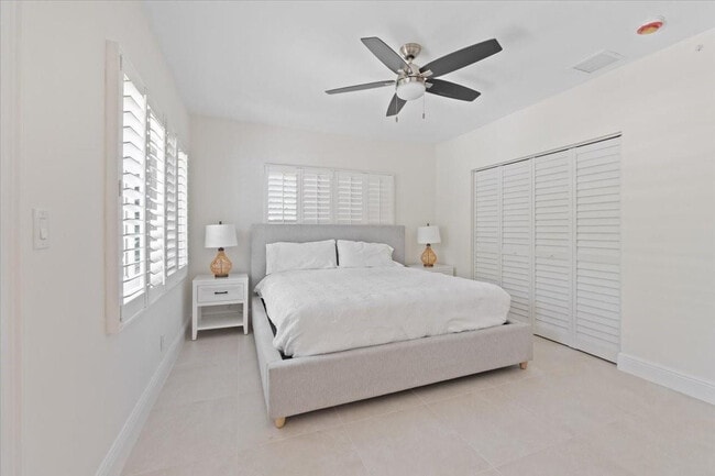 Building Photo - 1635 Seabreeze Blvd