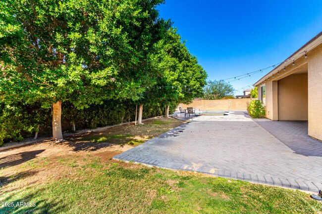 Building Photo - 9008 S 55th Dr