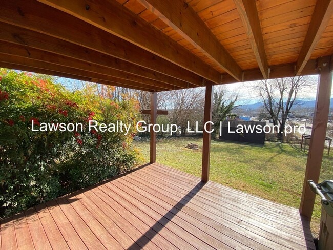 Building Photo - Charming Salem Cape Cod with Loft- Lawn Care Included