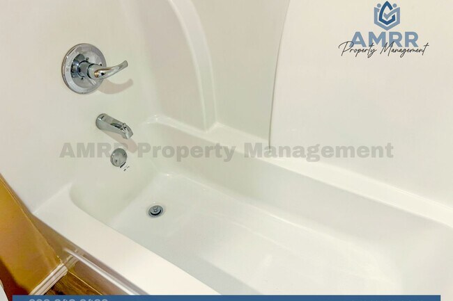 Building Photo - 1301 E 16th St