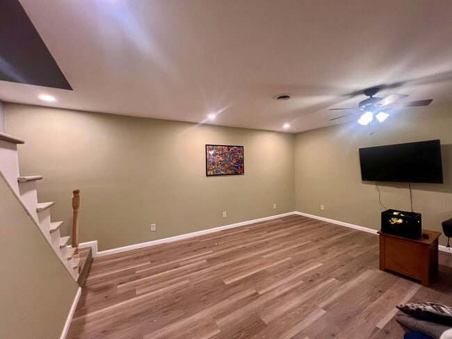 Building Photo - 678 Jefferson Dr