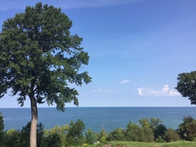 Building Photo - 3304 Baer Beach Rd