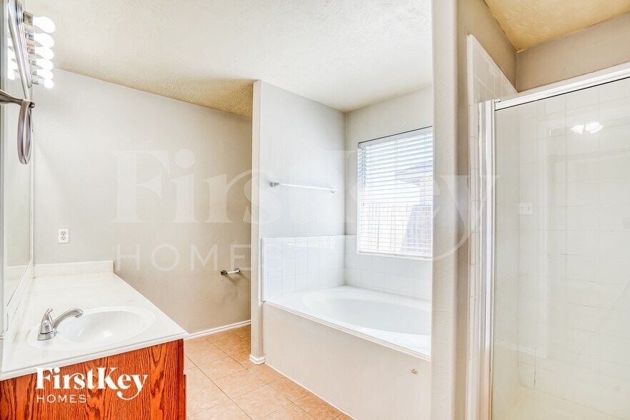 Building Photo - 2410 Hawthorne Brook Ln