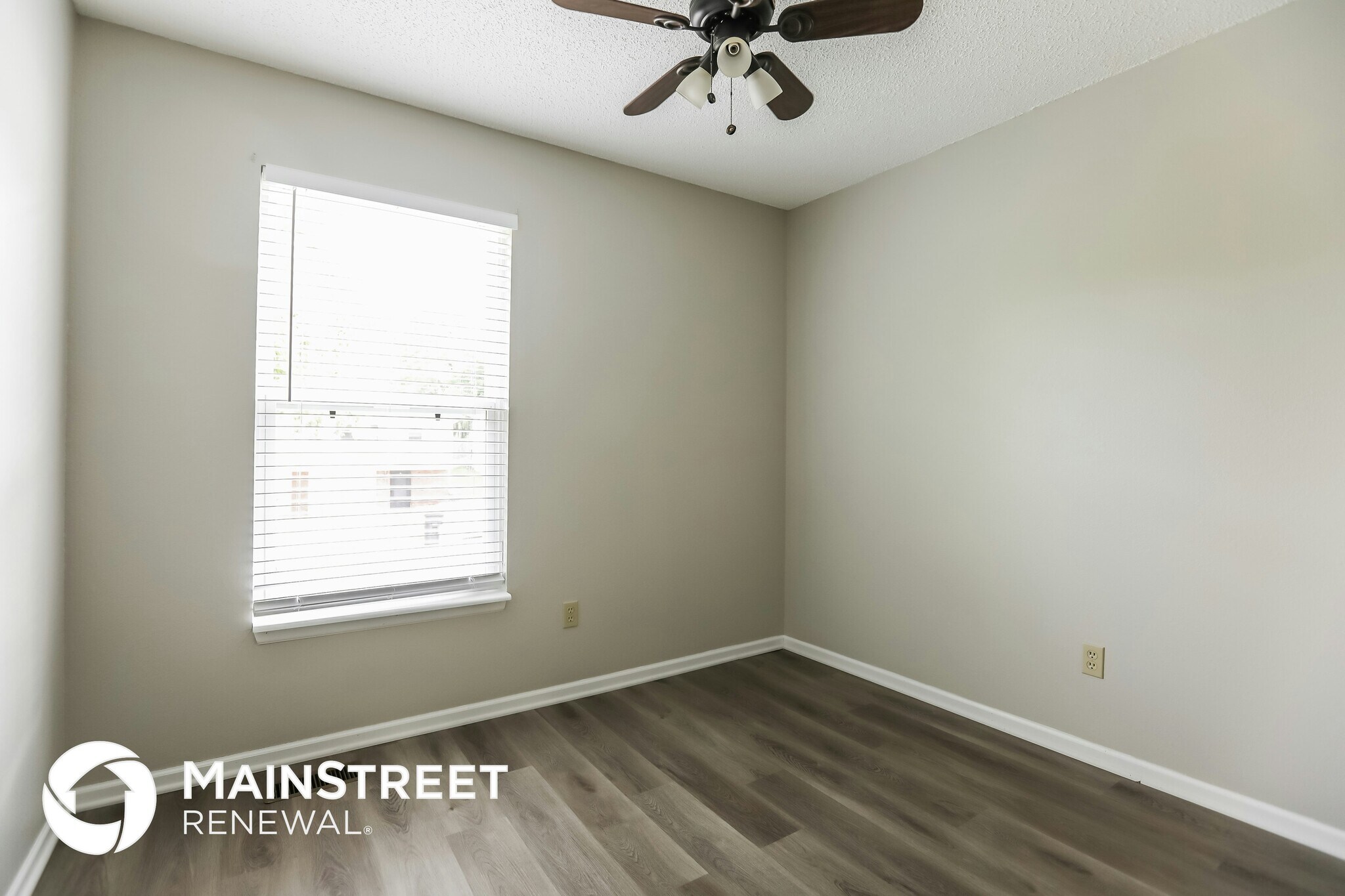 Building Photo - 219 E Pacific Dr