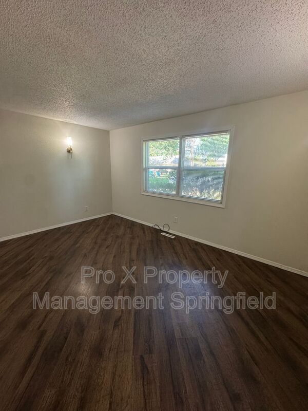 Building Photo - 3332 S Southlyn Pl