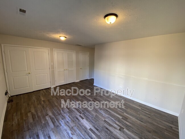 Building Photo - 105 Raquel Ct