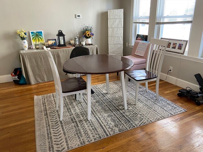 Building Photo - 21 Century St