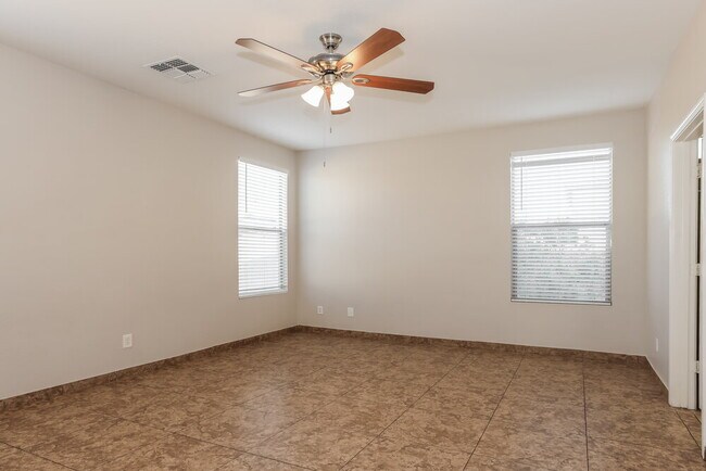 Building Photo - 3014 W Donner Dr