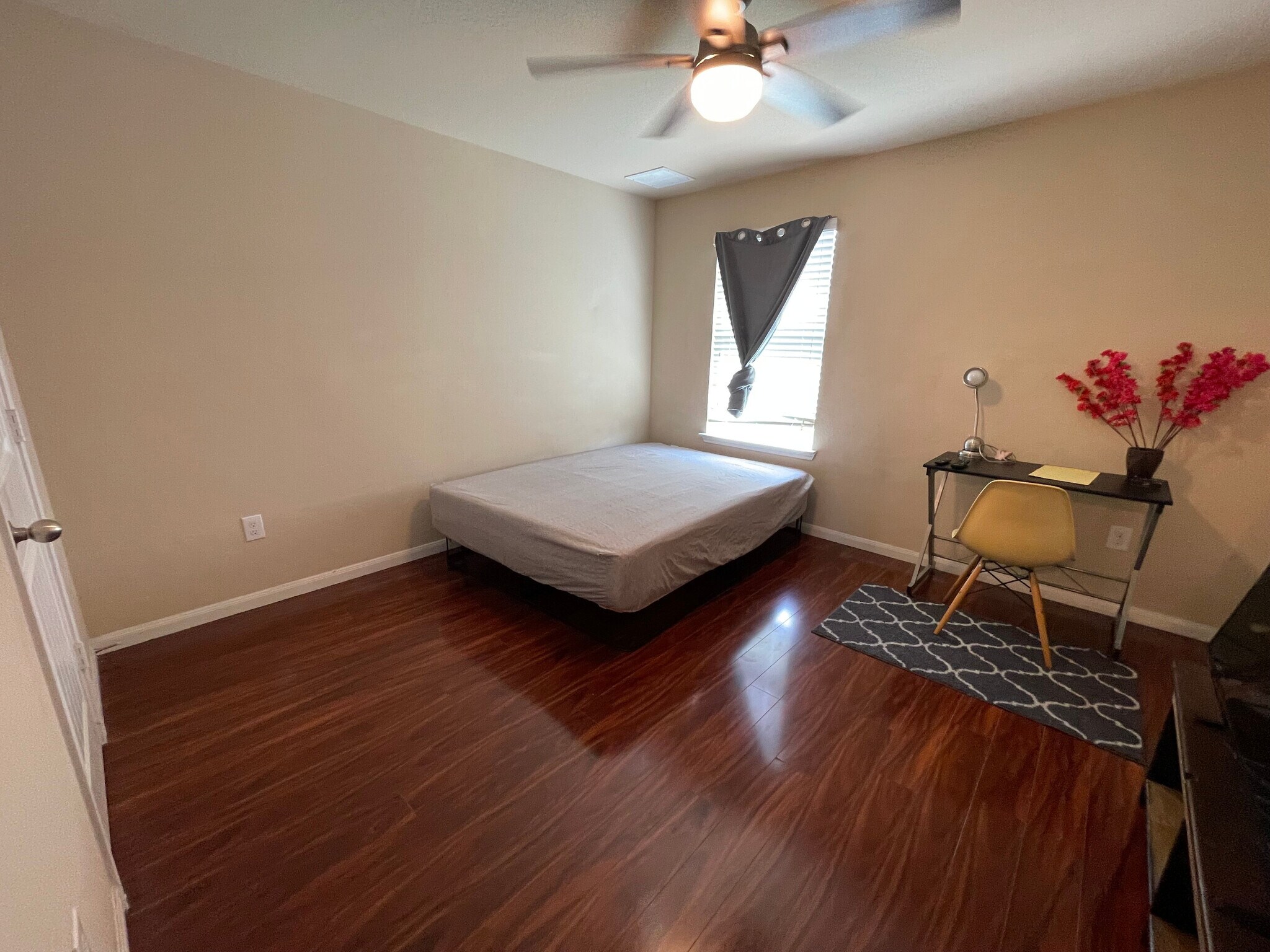 Building Photo - Room in House on Bettylou Ln