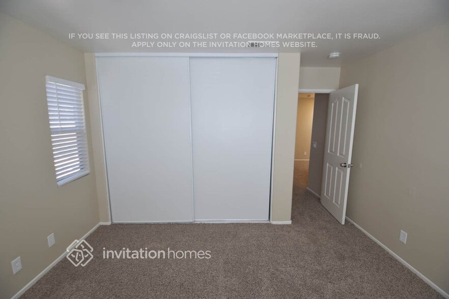 Building Photo - 24340 Saddlebag Ct