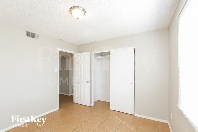 Building Photo - 5214 S 44th Pl