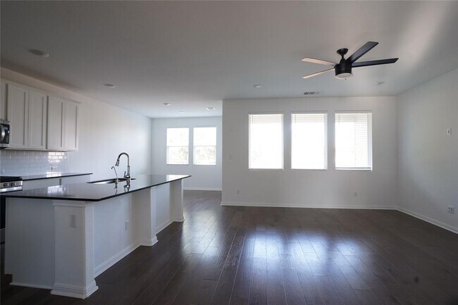 Building Photo - 304 Northview Ln