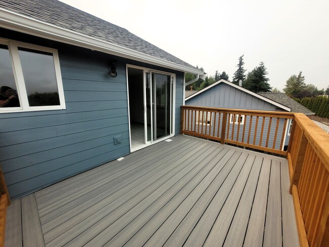 Building Photo - Charming Split-level 4 Bedroom Home - E Mc...