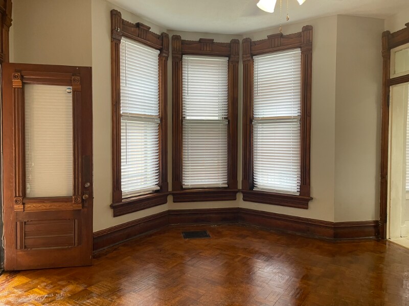 Building Photo - 65 Smith Pl