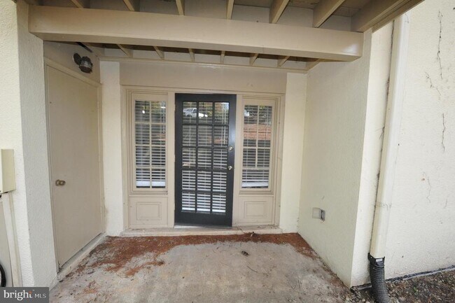 Building Photo - 5900 Surrey Hill Pl