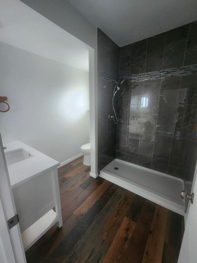 Building Photo - Pet friendly 3 bedroom / 2 bath home with ...