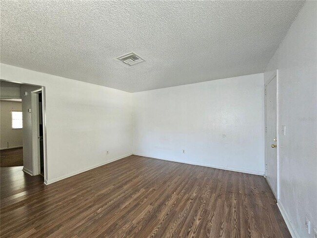Building Photo - 209 Northwest Jefferson Cir N