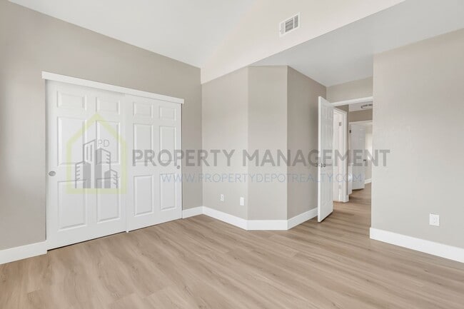 Building Photo - Completely Renovated 4-Bedroom Home with M...
