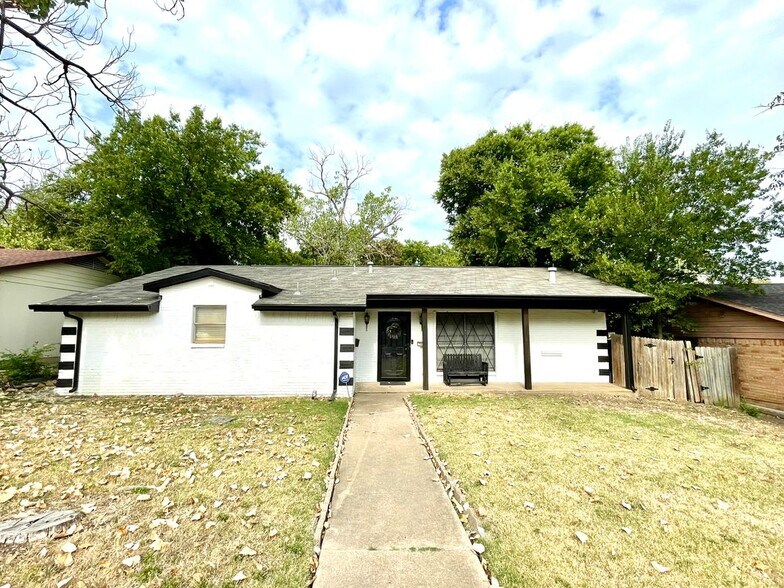 Building Photo - 709 Blue Grass Dr