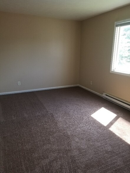 Building Photo - 4247 Sabin Dr
