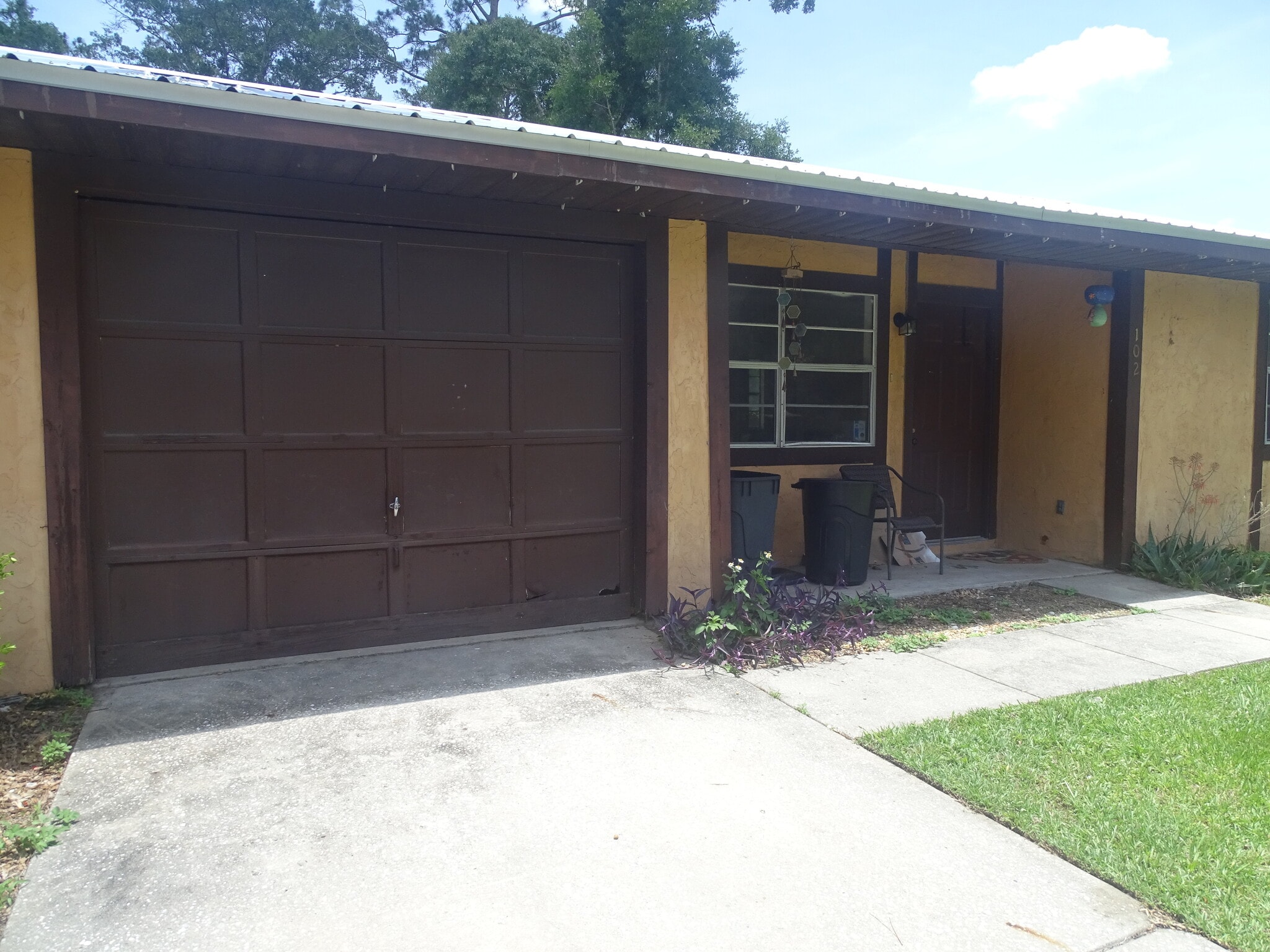 Building Photo - 123 SE Bracken Way