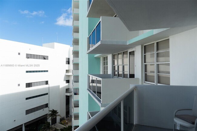 Building Photo - 3725 S Ocean Dr