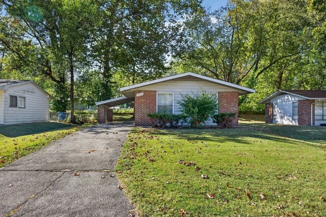 Building Photo - 3 Bedroom Ranch Style Home In Dellwood