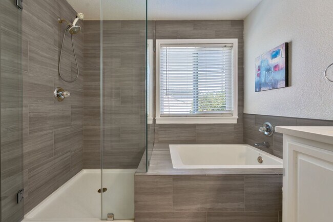 Building Photo - Spacious 4-Bedroom Home, Beautifully Maint...