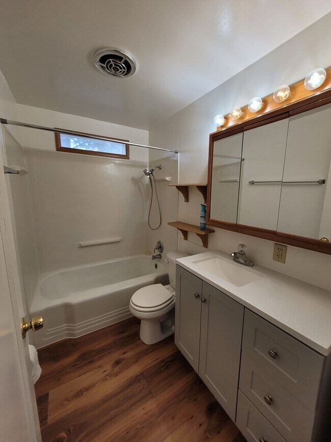 Building Photo - House in Knolls Vista
