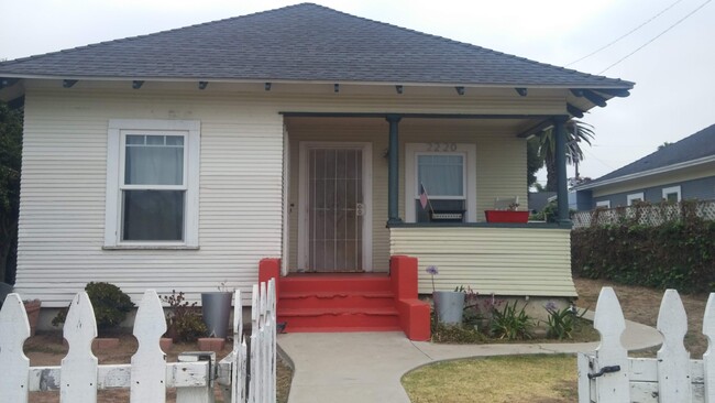 Cute modern California Bungalow - 2220 Julian Ave